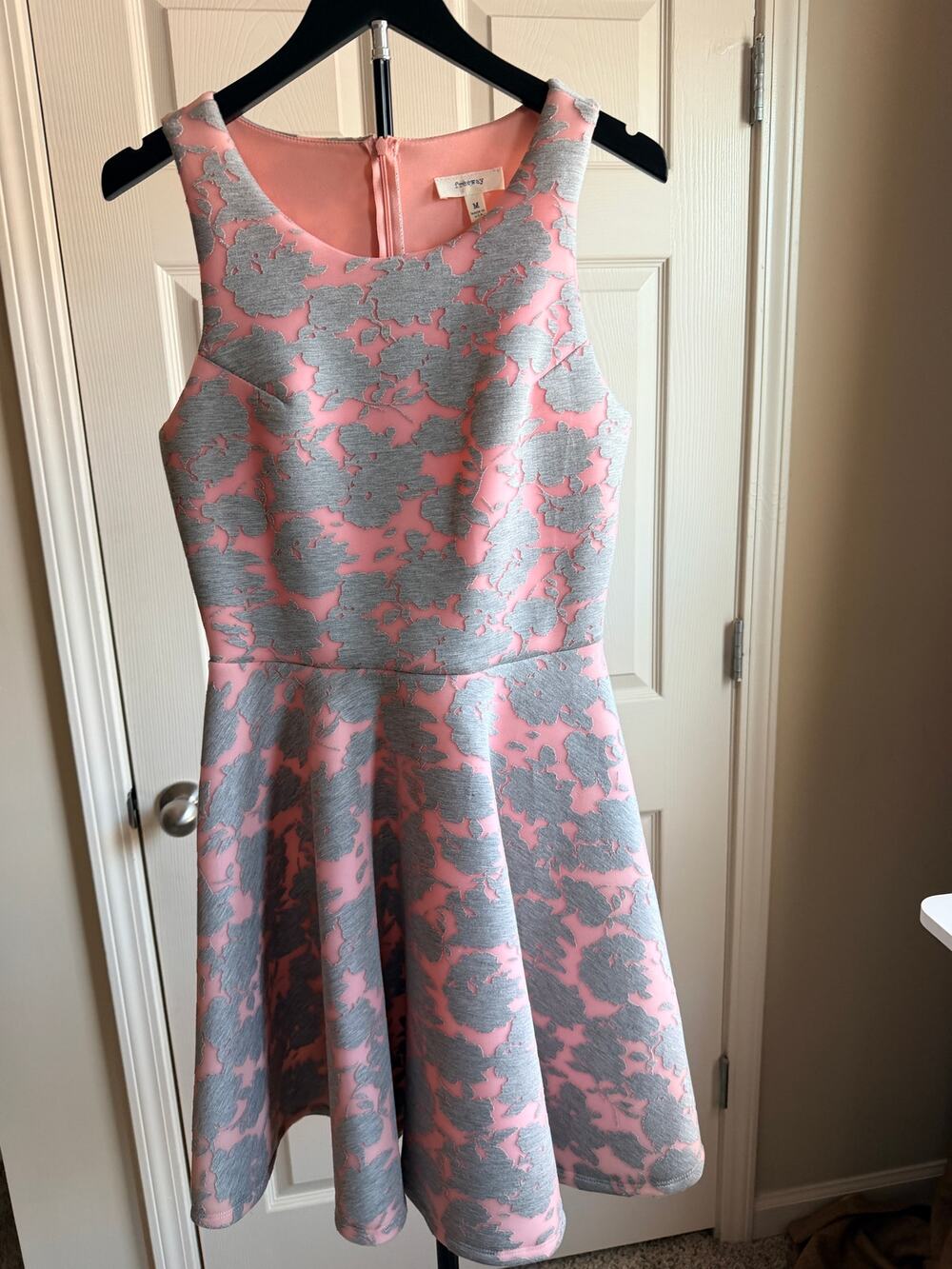 Freeway scuba like dress pink gray euc M